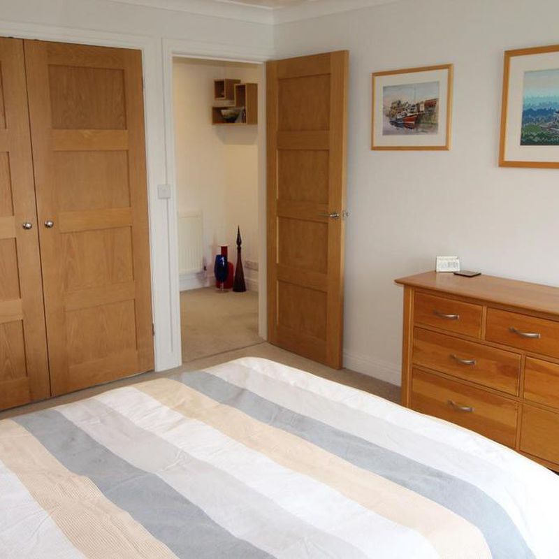 2 bedroom flat to rent Highcliffe