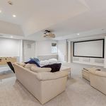 Rent 5 bedroom apartment of 382 m² in New Rochelle