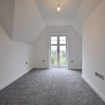 Rent 1 bedroom apartment of 66 m² in Croydon