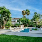 Rent 6 bedroom house of 369 m² in Marbella