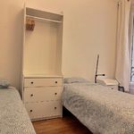 Rent 2 bedroom apartment of 540 m² in Paris