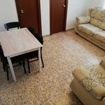 Rent a room of 90 m² in Valencia