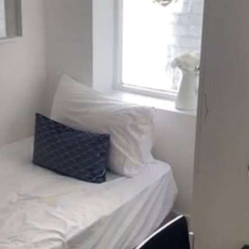 Room for rent in shared flat in Shepherds Bush, London