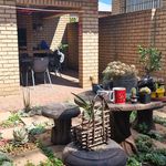 Rent 2 bedroom house of 387 m² in Emalahleni