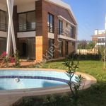 Rent 6 bedroom house of 375 m² in Antalya