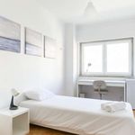 Rent a room of 123 m² in Lisboa