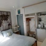 Rent a room of 1800 m² in Rush