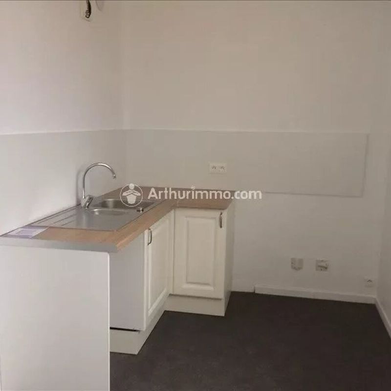 Louer appartement de 5 pièces 82 m² 555 € à Matha (17160) : une annonce Arthurimmo.com
