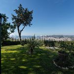 Rent 5 bedroom apartment of 375 m² in Napoli