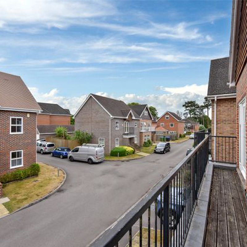 Link-detached house to rent in Pendenza, Cobham, Surrey KT11 Stoke D'Abernon
