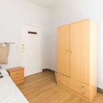 Rent a room of 90 m² in Granada