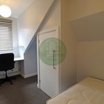 Rent 2 bedroom house in Leeds