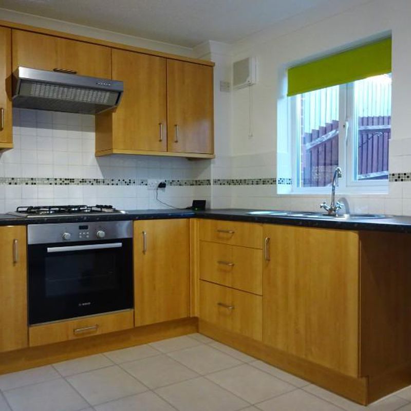 2 bedroom end of terrace house to rent Brixington