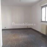 Affitto 4 camera appartamento di 120 m² in Reggio Calabria