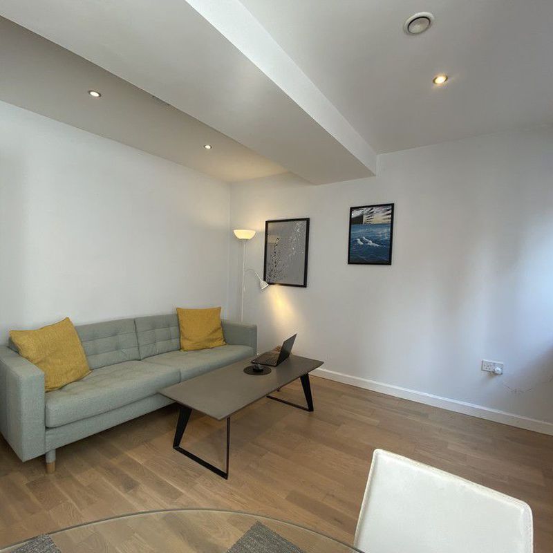 joiner street, manchester - 2 bed - apartment - £1,375