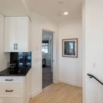Rent 3 bedroom apartment of 185 m² in Manhattan Beach