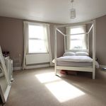 Rent 2 bedroom apartment in Croydon