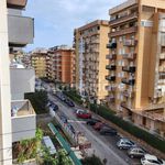 Affitto 5 camera appartamento di 145 m² in Palermo