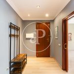 Rent 3 bedroom apartment of 150 m² in València