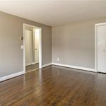 Rent 2 bedroom apartment of 800 m² in Newington