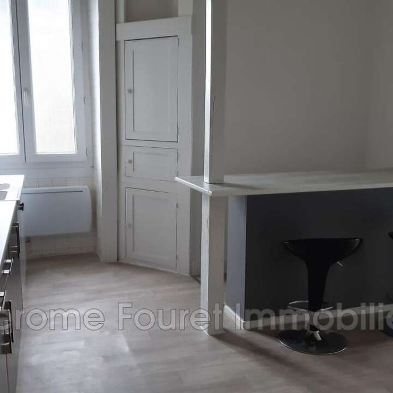 Location appartement 3 pièces 48 m² Montaignac-Saint-Hippolyte (19300)