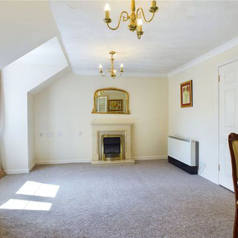 Flat to rent in Fairfield Road, East Grinstead, West Sussex RH19