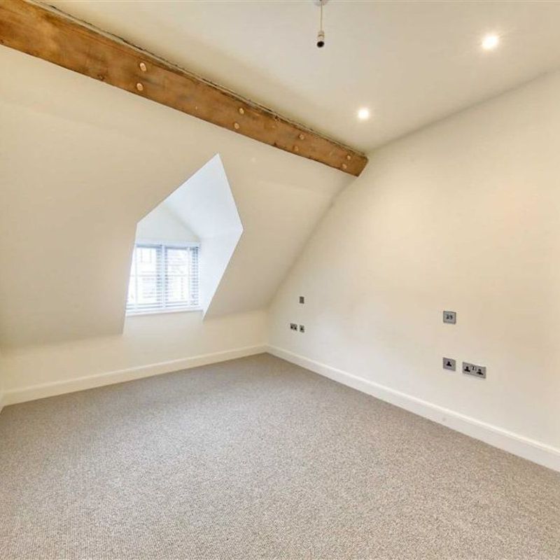 house for rent in High Street Hampton WIck, KT1