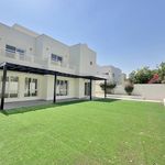 Rent 5 bedroom house of 368 m² in Dubai