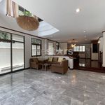 Rent 5 bedroom house of 450 m² in Khlong Tan