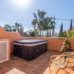 Rent 3 bedroom house of 255 m² in Marbella