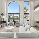 Rent 3 bedroom apartment of 325 m² in Santa Monica