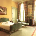 Rent 1 bedroom apartment of 100 m² in Bordeaux