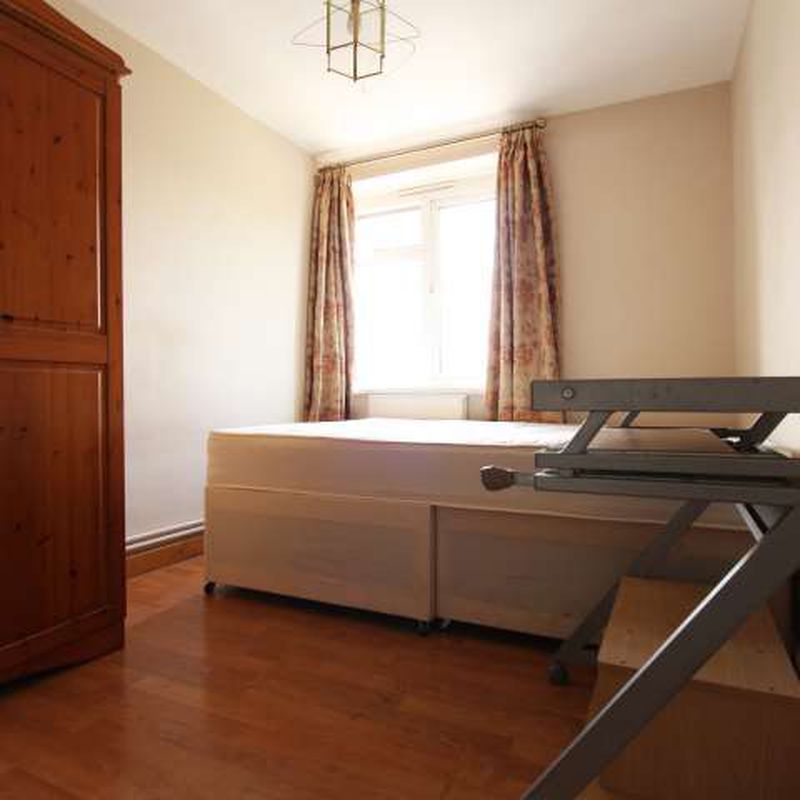 Private room in flat in Kensington, London
