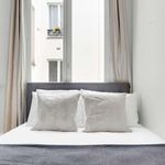 Rent 3 bedroom apartment of 97 m² in Paris