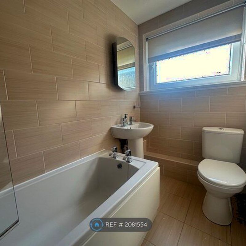 3 Bedroom Flat To Rent In Dipple Place, Glasgow, G15 Blairdardie