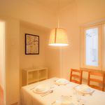Rent a room of 100 m² in Queluz