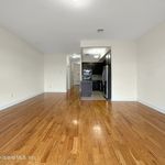 Rent 1 bedroom apartment of 72 m² in Staten Island