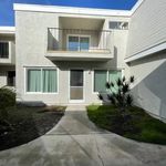 Rent 1 bedroom apartment of 60 m² in Huntington Beach