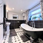 Rent 5 bedroom house in Aldershot