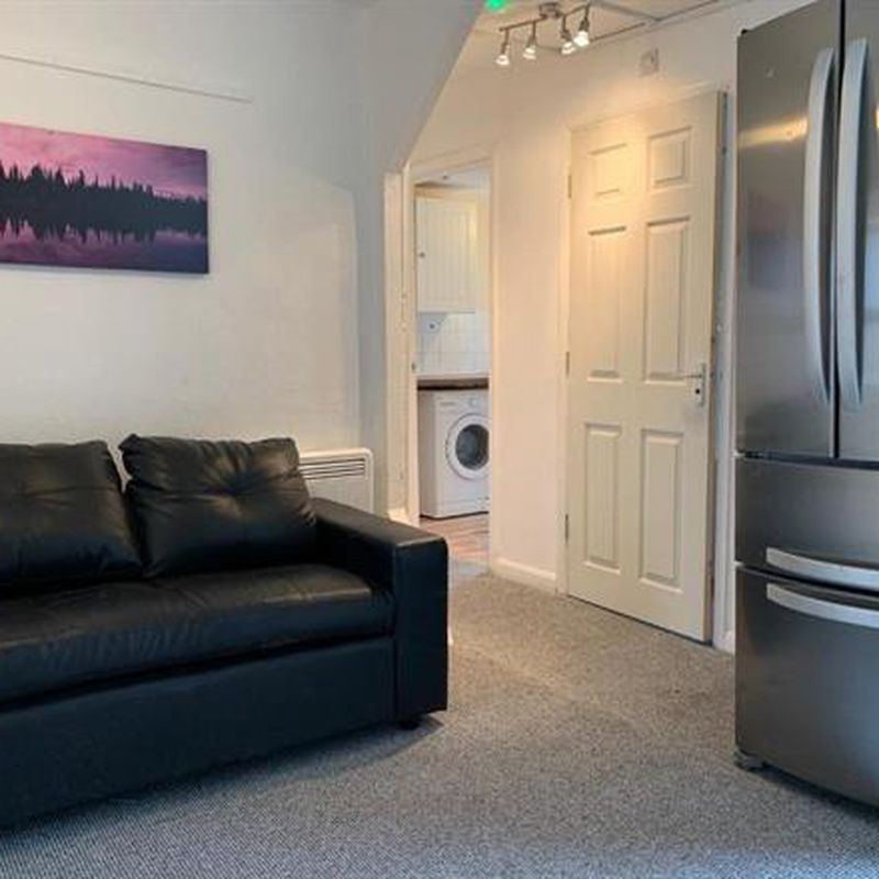 3 Bedroom : Flat : Desborough Road, Hp11 : £1,750 pcm | Chiltern Hills High Wycombe