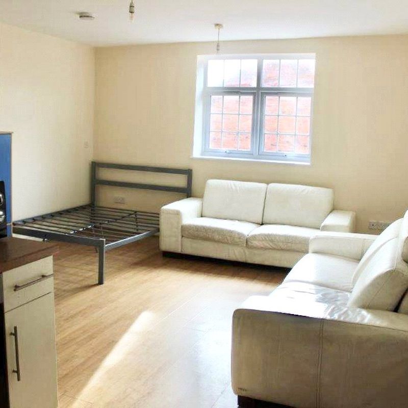 Studio to Rent in Reading - Connaught House - PMG210060 Southcote