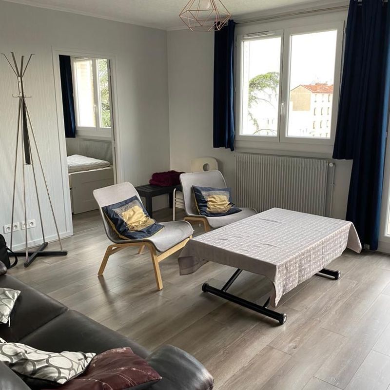 1 room available in 3-bedroom shared apartment/Near Doua within walking/biking distance Villeurbanne