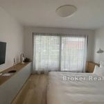 Rent 3 bedroom house of 160 m² in Split