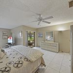 Rent 2 bedroom apartment of 1317 m² in Boca Raton