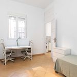 Rent a room of 150 m² in València