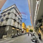 Affitto 6 camera appartamento di 210 m² in Naples