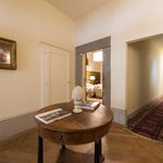 Affitto 1 camera appartamento di 150 m² in Firenze