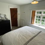 Rent 4 bedroom house in Wakefield