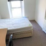 Rent 3 bedroom flat in Swansea