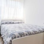 Rent a room of 97 m² in València
